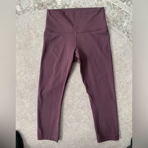 Lululemon Wunder Under 21” inseam size 6